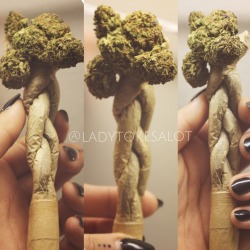 ladytokesalot:  Follow me on Mass Roots/Instagram