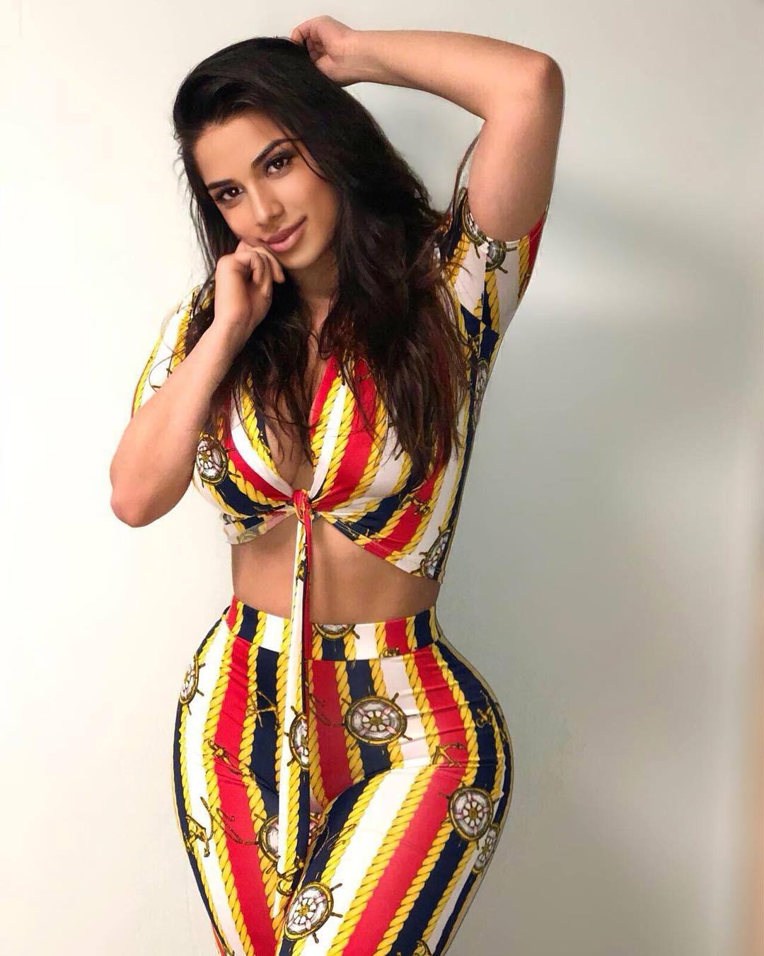 j44mz:  Wow😲😲 who is she?