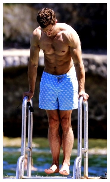male-and-others-drugs:  Jamie Dornan pelado