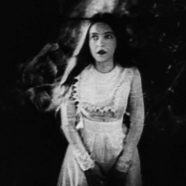 auldcine:  Lillian Gish in The Scarlet Letter (1926)   https://painted-face.com/