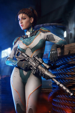 hotcosplaychicks:  StarCraft2: Sarah Kerrigan. 1 by aKami777 Check out http://hotcosplaychicks.tumblr.com for more awesome cosplay