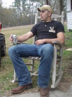 realmenstink:  SEXY REDNECK ROCKER !!!