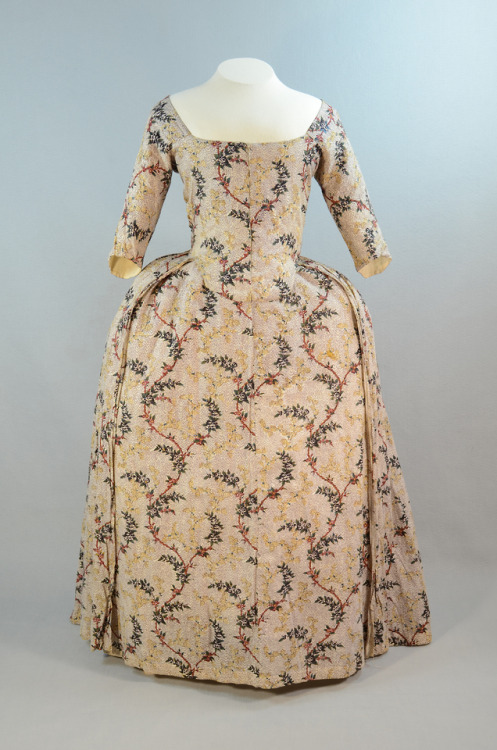 Robe à l’anglaise ca. 1770From the Irma G. Bowen Historic Clothing Collection at the University of N