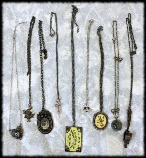 vaulted-ceiling-painted-sky:I have too many necklaces!