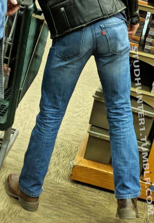 hotcowboys4: candidcowboy:He is so cute!! I would like to shoot my hot load deep inside of him I wou