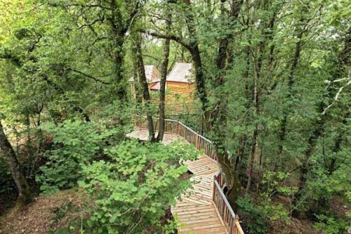 shanellbklyn: designerzcentrals: Château Hautefort Luxury Treehouse . Château Hautefort is a charmi