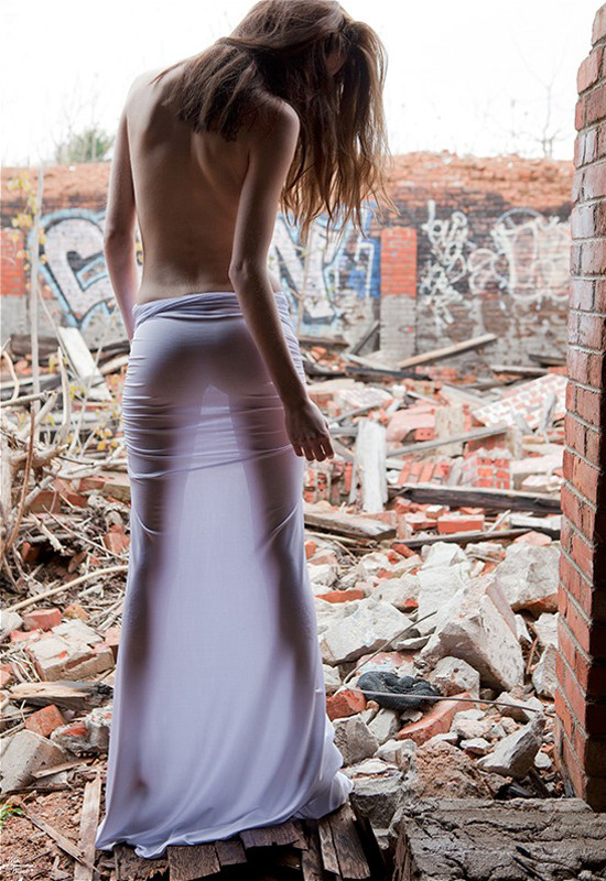 lovelyderriere:  among the ruins