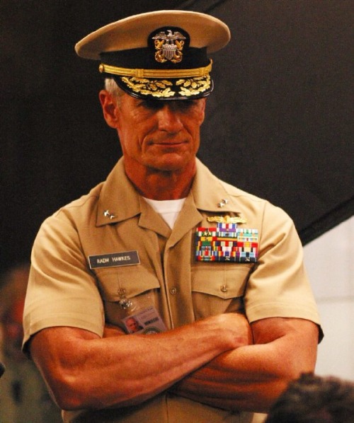 hotsilverdaddies:  Absolutely hot in uniform!