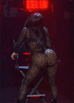 Nicki Minaj Is A Bimbo Who Clearly Learnt How To Use Her Body To Make Some Good Monies&Amp;Hellip;