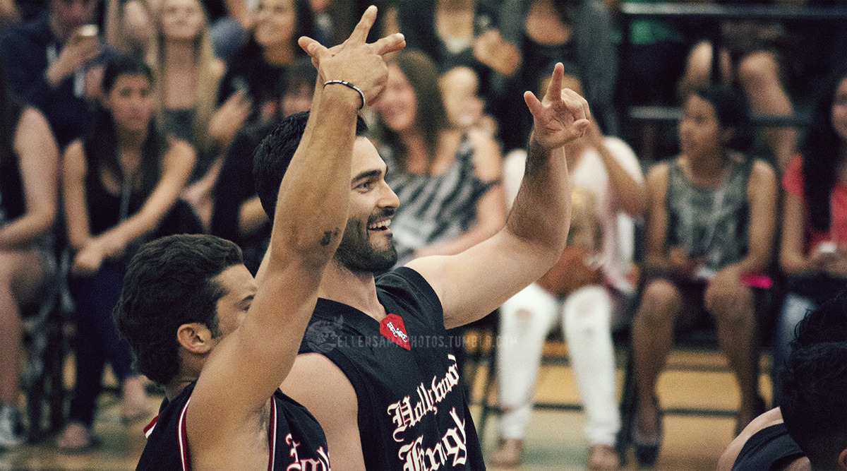 ellensamaphotos:  Tyler Hoechlin - Hollywood Knights Game 3.15.14 Peace!