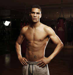 famousmennakeduk:  anthony ogogo -  boxer team gb showing his sexy body 