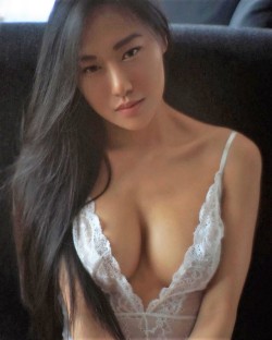dreams-girls-hot:    Anna Xiao, more photos: