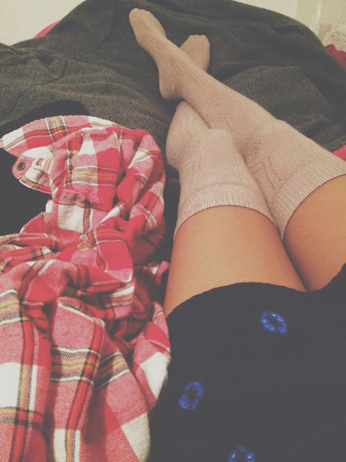 girlskneesocks: legs on We Heart It - weheartit.com/entry/81487435