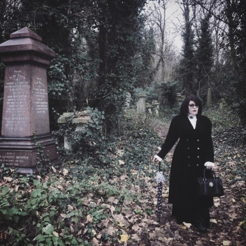 von-black:Abney Park Cemetery