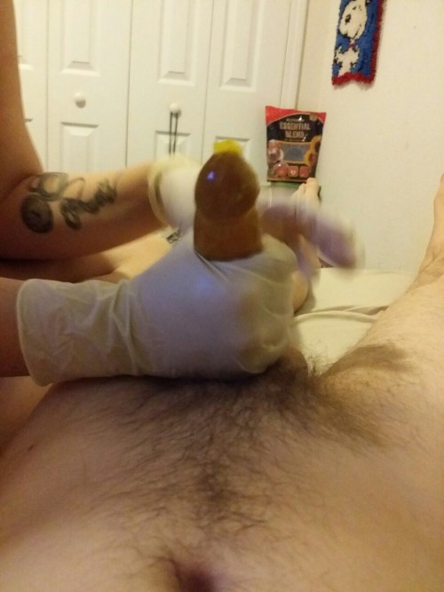 rubberglovesrule: @bacterialgoddess giving a gloved blow job.