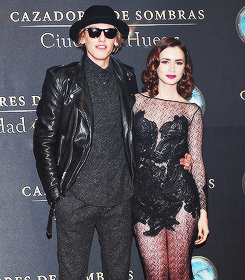 maliatale:  Lily Collins and Jamie Campbell Bower posing together at The Mortal Instruments: City of Bones premiere in Mexico (August 27th, 2013) 