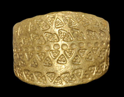archaicwonder:  Viking Gold Ring with Stamped Triangles, 9th-11th Century AD