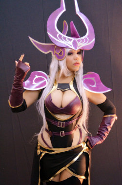 hotcosplaychicks:  dark sovereign Syndra by dashcosplay Check out http://hotcosplaychicks.tumblr.com for more awesome cosplay 