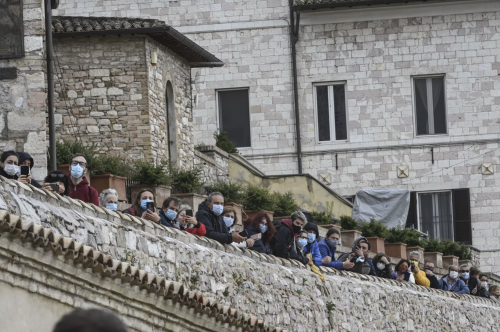 Pope Francis arrives in Assisi.&gt; Photos: Fabrizio Troccoli.