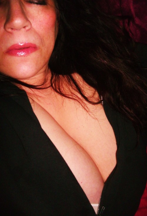 mylonelybreasts:  they just won”t stay on my hoodie, or my bra