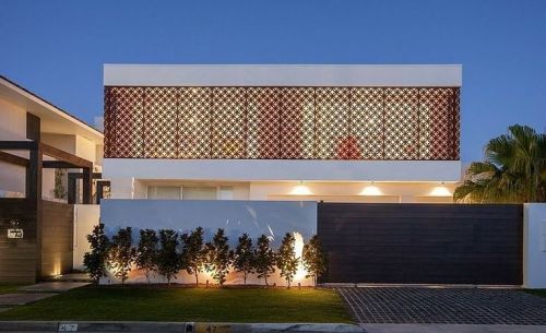 dailycoolhouses:  躔k Homes From Around the World: What buys you a small apartment in Barcelona could buy you a mansion in Detroit. http://dailyinterestingtips.com/what-500k-buys-you-around-the-world