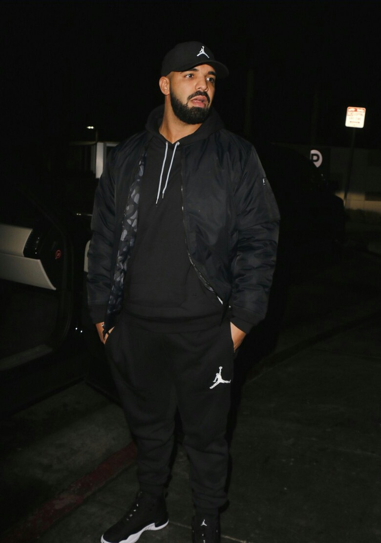 aubbiebabie:  Drake at the Nice Guy Restaurant