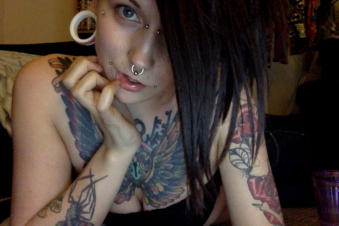 mikaulsuicide:  Oh look, wild selfies appeared  gorgeous!! perfect queen &lt;3