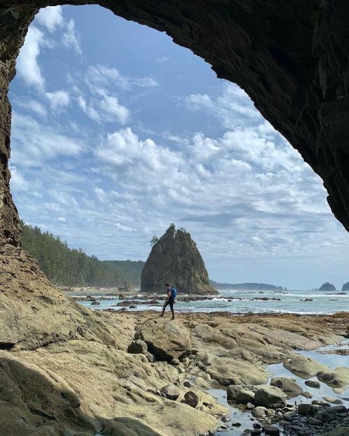 visitportangeles:  📍Hole in the Wall, Rialto Beach by @wandering_wongs   #OlympicNationalPark #VisitPortAngeles #RialtoBeach https://instagr.am/p/CVmJCxzp-A-/