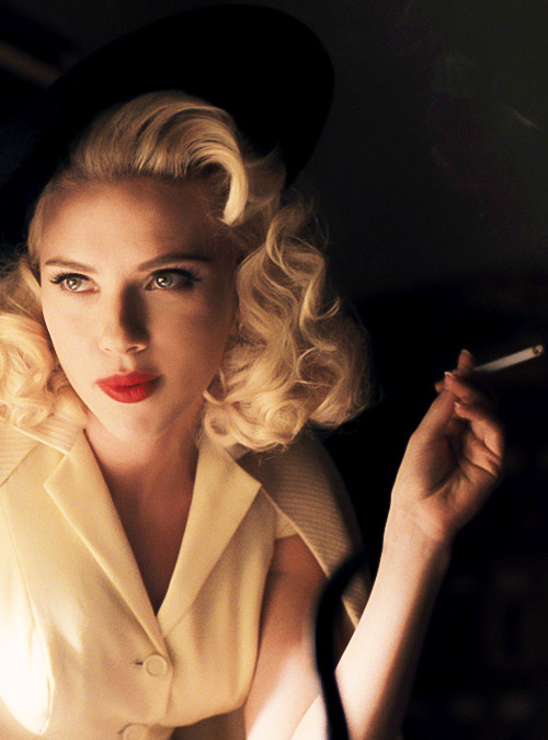 rockinout2:  sjohanssonsource:  Hail, Caesar!  ScarJo smoking!  Love her!  Such a sexy smoking hottie! 
