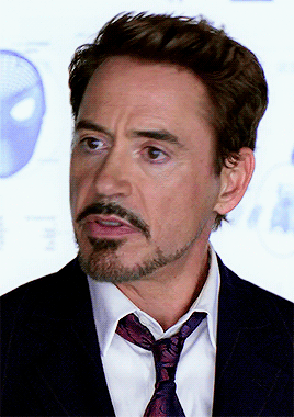 dailytonystarkgifs:(｡♥‿♥｡)