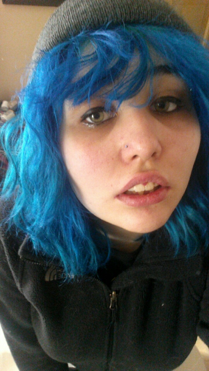 transcodedmp3:  earlier today vry high vs me now vry high w my boob out  