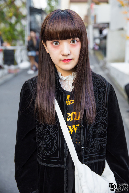 Ayuna and Sarina - both Scandal fans - on the street in Harajuku wearing dark fashion from Vivienne 