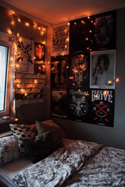 xdown-but-not-outx:  i like my room