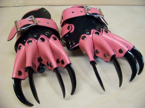 strongholdleather:Pretty in Pink! (shhh I really like 80’s movies) So you can be adorable whil