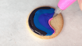 foodiebliss:  How To Decorate Galaxy Cookies With Royal IcingSource: Sweet Ambs Cookies