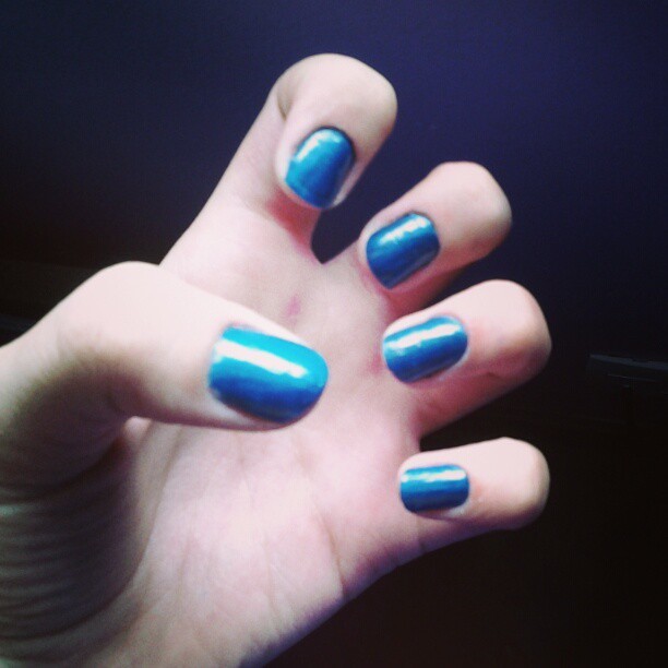 Ficou um cocô, but vai assim mesmo #my #nails #paint #blue  #love #TagsForLikes