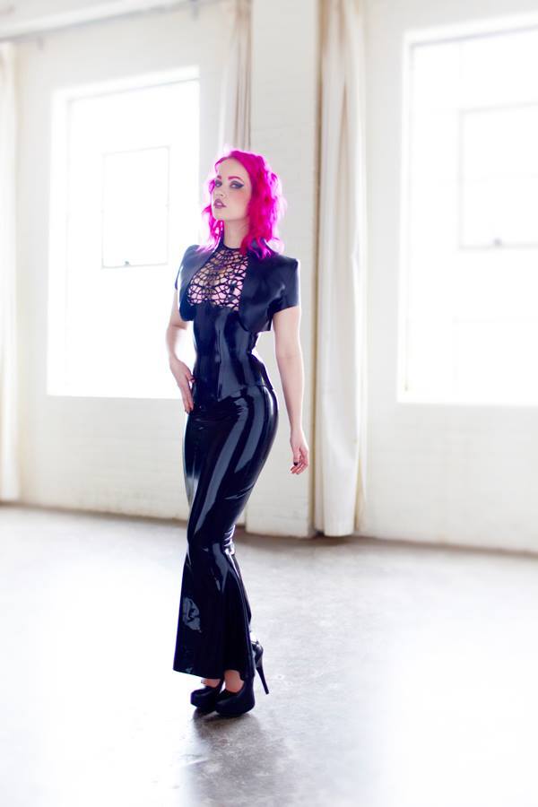 ego-assassin:  wealllovealternativemodels:  Agatka.   Reblogged with credits:Photography: