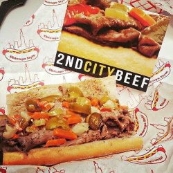 I went to high school with these guys! #NewYorkers need to go try a real Chicago Style Italian Beef Sandwich @2ndcitybeef to see what they&rsquo;ve been missing out on.  Try this iconic Chicago sandwich tomorrow at East State River Park in Williamsburg