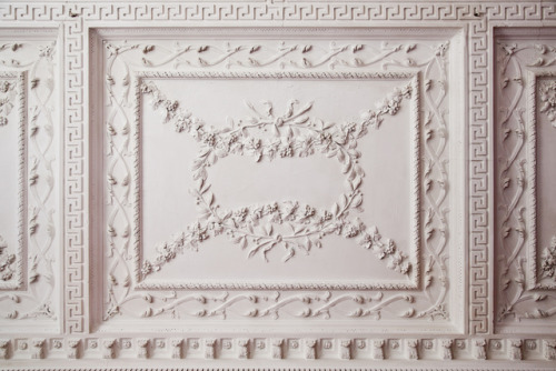 andantegrazioso: Detail. Plaster ornament in the ceiling of the Sallon, Kings Weston by Robert Mylne