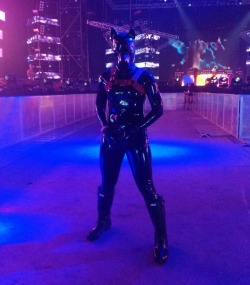 rubberforfun:  When cage is unlock. Dog go to party !!! 🐶  #rubber #latex #fetish #bdsm #gcircuit2018 #rubberforfun 