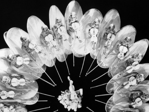 rouquinoux:Busby Berkeley incredible work in the 30’s.  Art legs…isn’t it?