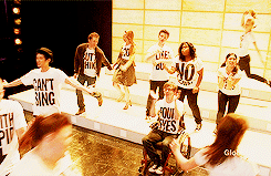 lopeirce:  glee meme → ten performances [4/10]↳ born this way 