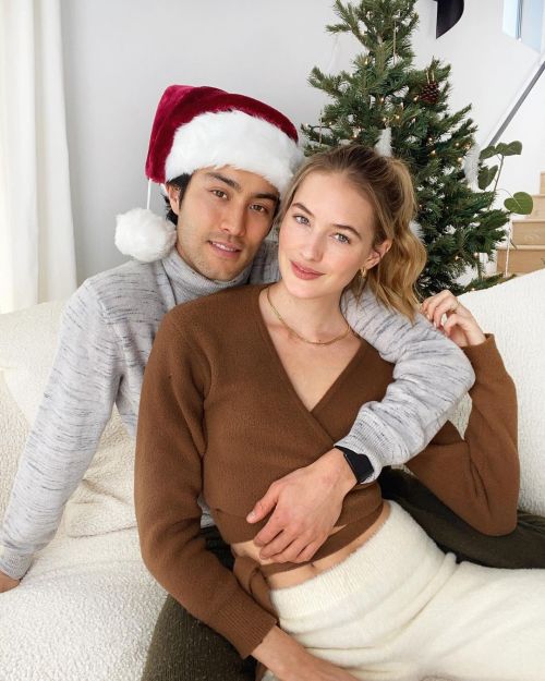 sannevloet: Santa got a little handsy this year haha! Merry Christmas everyone! I wish everyone best