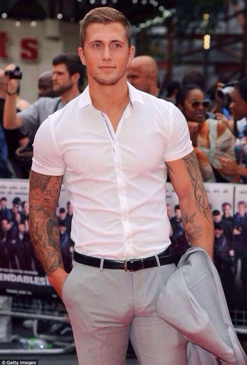 theslinkerthings: freeballingla: Freeballing hits Hollywood! Dan Osborne Freeballingla.tumblr.com Ni