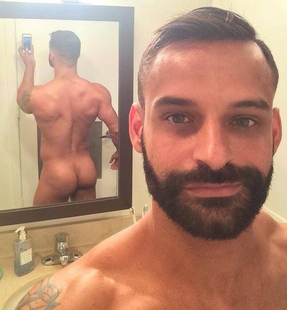 buddbutt:  Man in the mirror 