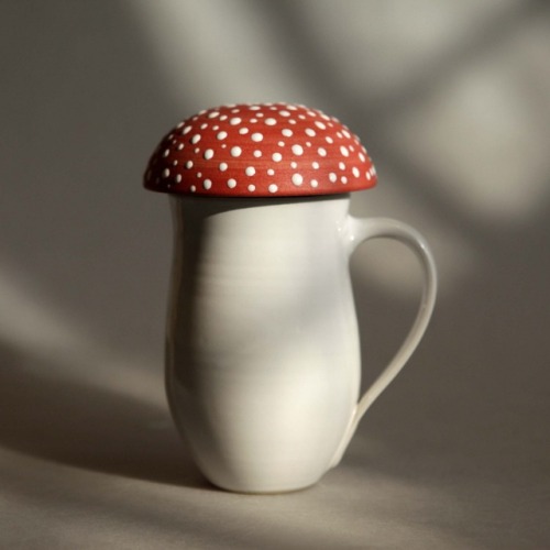 mushroommamamaximus: thiagodragon: sosuperawesome:Amanita Mushroom Mugs, Bowls and Plates, Oil Bottl