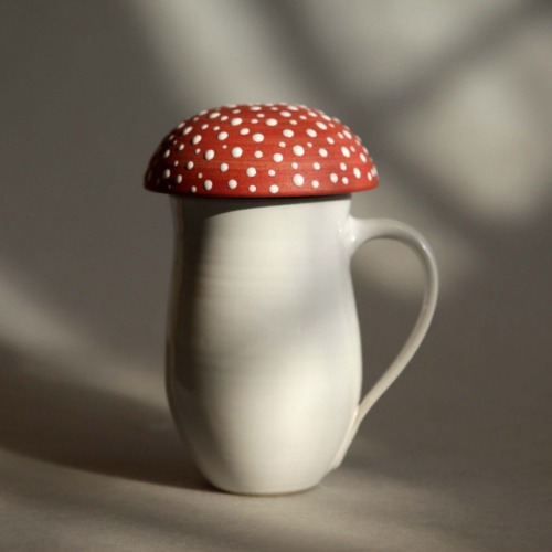 mushroommamamaximus:thiagodragon:sosuperawesome:Amanita Mushroom Mugs, Bowls and Plates, Oil Bottles