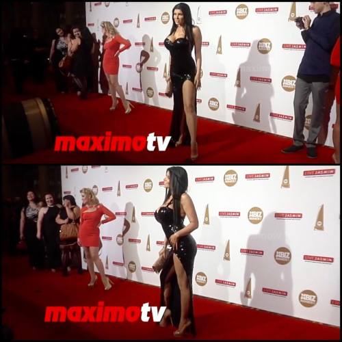 Just a little leggy… Head to MaximoTV on YouTube for video from XBiz last night! #xbizawards2