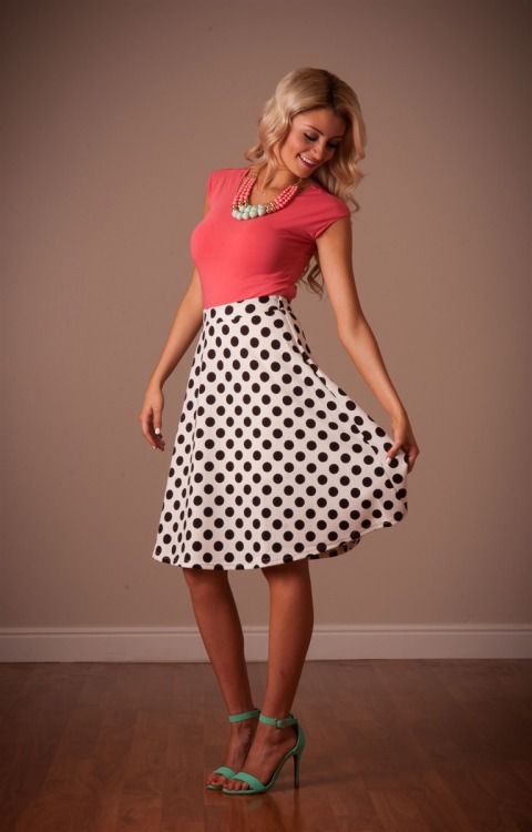 lexiewannabeacutegirl: tiffanyanneeaston: Adorable skirt! Wish I could go to work today looking like