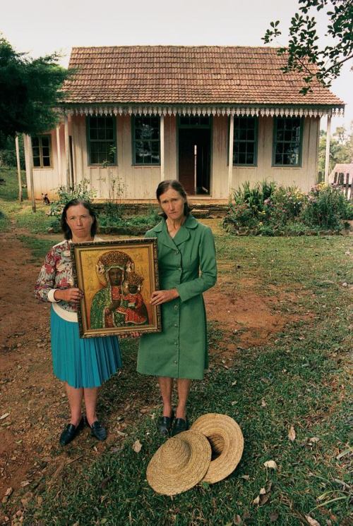 Brazilian women of Polish ancestry hold an icon of the Black Madonna of Częstochowa; the patron sain